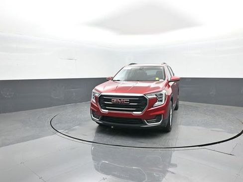 Used 2022 GMC Terrain SLE w/ Driver Convenience Package image 3