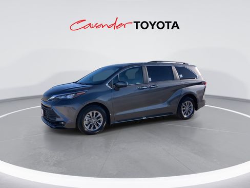 Certified 2025 Toyota Sienna XLE w/ XLE Plus Package image 4