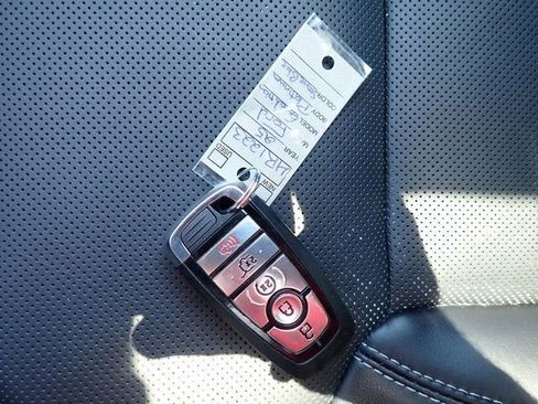 Used 2025 Ford Expedition Platinum AWD/4WD image 31