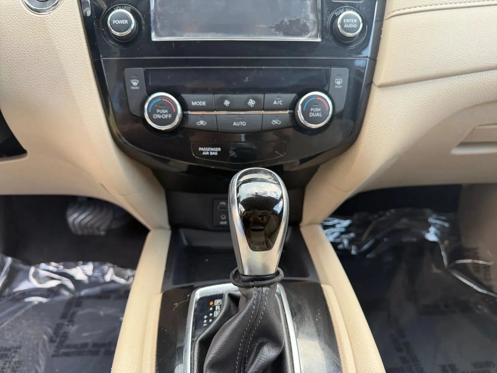 Used 2017 Nissan Rogue SV w/ SV Premium Package FWD image 12