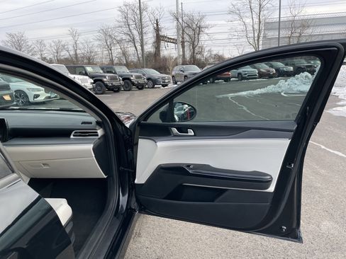 Used 2021 Kia K5 LXS image 9