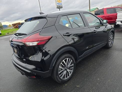 Used 2024 Nissan Kicks SV image 4
