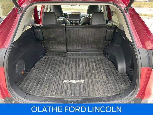 Used 2020 Toyota RAV4 XLE Premium image 32