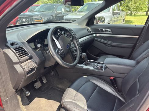 Used 2018 Ford Explorer XLT w/ Equipment Group 202A AWD/4WD image 6
