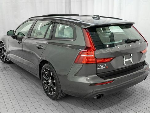 Used 2019 Volvo V60 T5 Momentum image 3