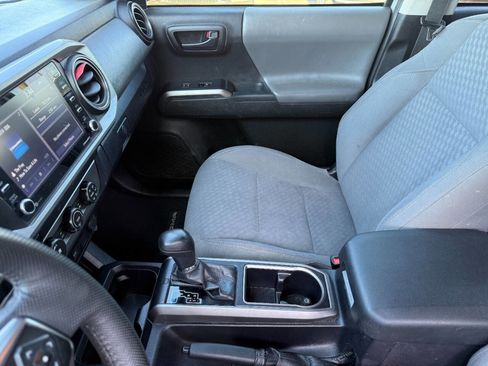 Used 2021 Toyota Tacoma SR5 w/ SR5 Appearance Package (SM) image 11