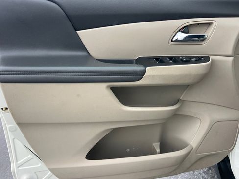 Used 2015 Honda Odyssey LX image 10