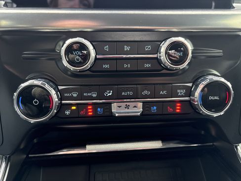 Used 2022 Ford F150 Lariat w/ Equipment Group 502A High image 28