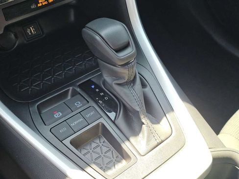 Certified 2025 Toyota RAV4 LE image 30
