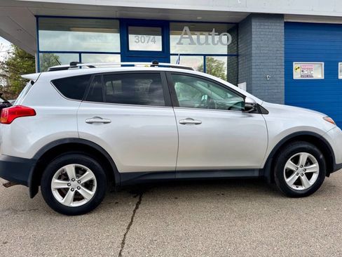 Used 2014 Toyota RAV4 XLE AWD/4WD image 4