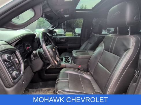 Used 2019 Chevrolet Silverado 1500 High Country w/ Technology Package AWD/4WD image 9