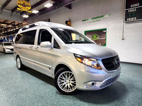 Used 2018 Mercedes-Benz Metris Passenger image 14