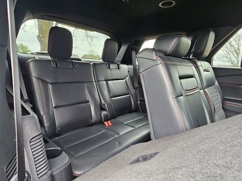 Used 2025 Ford Explorer ST-Line w/ ST-Line Street Pack AWD/4WD image 25