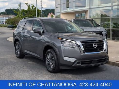 Used 2025 Nissan Pathfinder SV FWD image 9