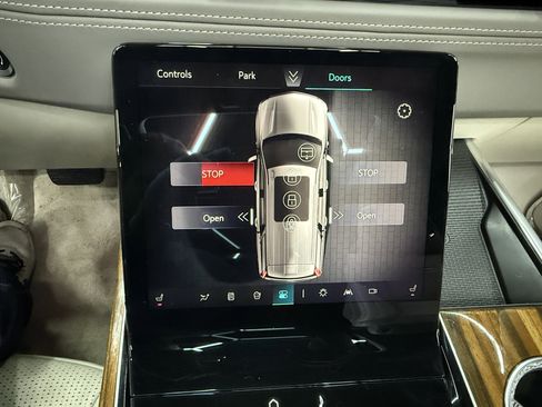 Used 2025 Cadillac Escalade ESV Sport Platinum image 31