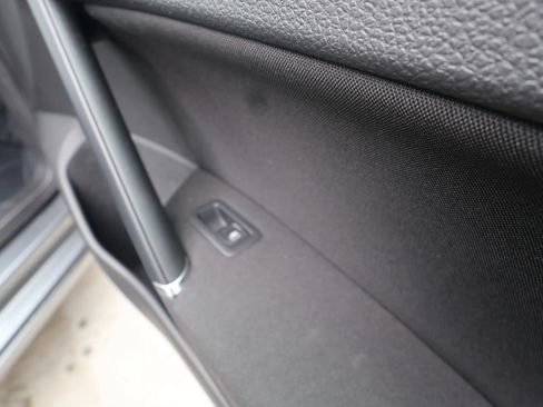 Used 2015 Volkswagen Golf Launch Edition FWD image 31