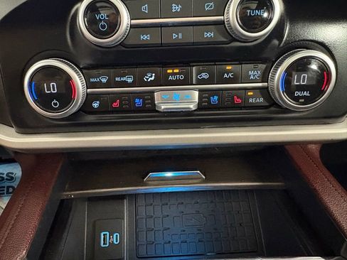 Used 2024 Ford Expedition Limited AWD/4WD image 31