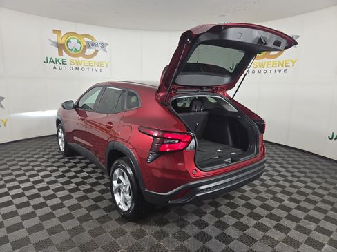 Certified 2024 Chevrolet Trax LS w/ LS Convenience Package FWD image 30