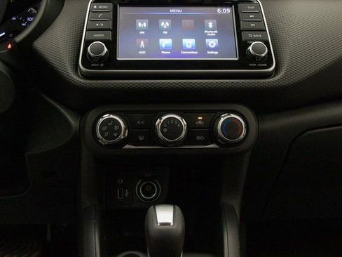 New 2025 Nissan Kicks Play S image 22