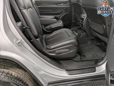 Used 2025 Jeep Grand Cherokee L Limited w/ Black Appearance Package AWD/4WD image 26