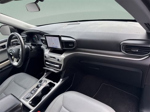 Used 2021 Ford Explorer XLT w/ Equipment Group 202A image 28