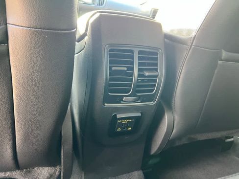 Used 2017 Ford Escape Titanium image 16