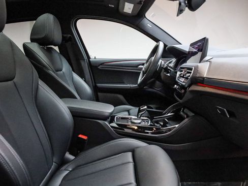 Used 2025 BMW X4 xDrive30i w/ Premium Package image 18