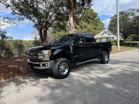Used 2017 Ford F250 Lariat w/ FX4 Off-Road Package image 7