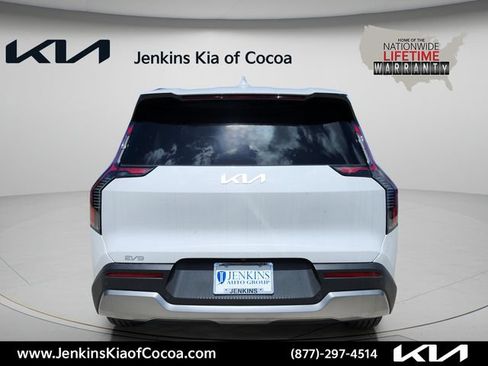 New 2026 Kia EV9 Wind AWD/4WD image 6
