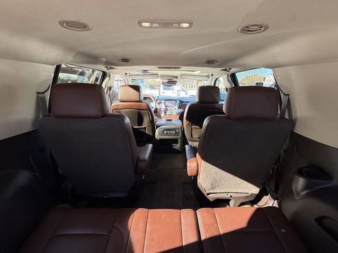 Used 2015 Chevrolet Suburban LTZ image 23