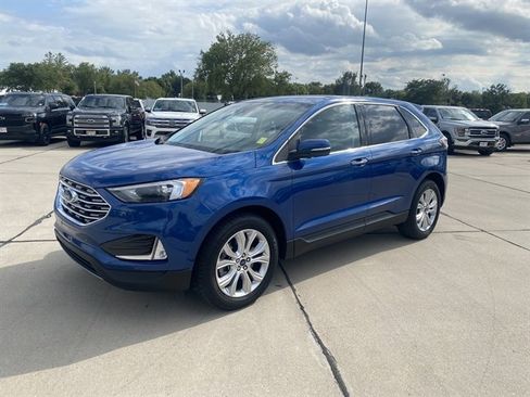Certified 2022 Ford Edge Titanium image 3