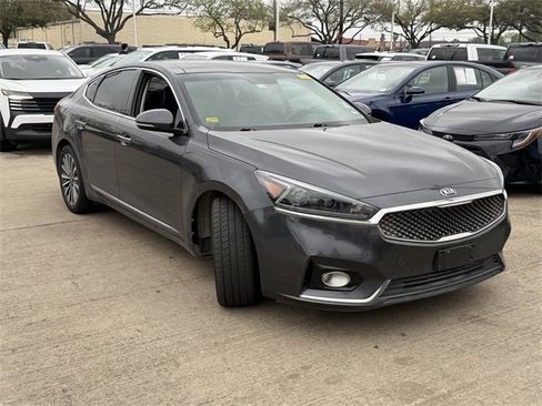 Used 2018 Kia Cadenza Premium w/ Luxury Package image 3