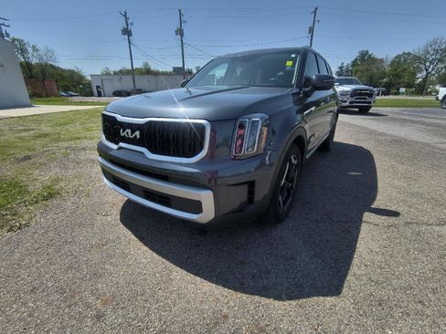 Used 2023 Kia Telluride EX w/ EX Captain's Chair Package AWD/4WD image 1