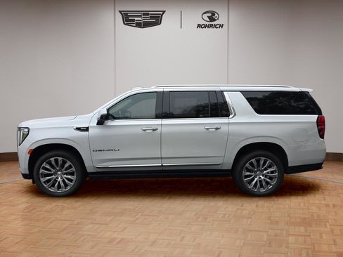Used 2022 GMC Yukon XL Denali AWD/4WD image 2