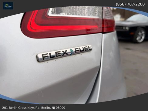 Used 2016 Ford Taurus SE FWD image 13