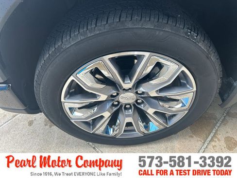 Used 2025 GMC Sierra 1500 Denali w/ Denali Reserve Package AWD/4WD image 9