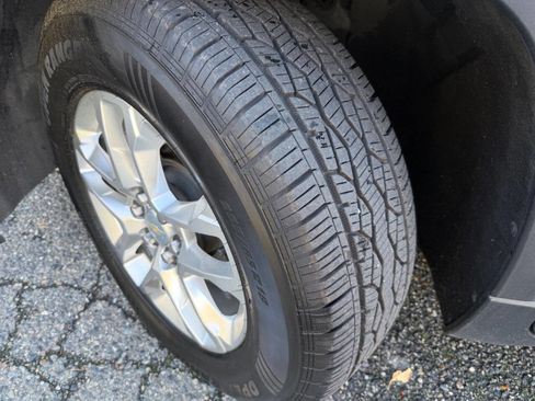 Used 2021 Chevrolet Traverse LS image 18