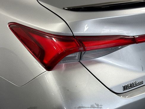 Used 2020 Toyota Avalon XSE image 36