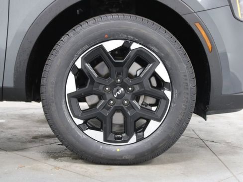 Used 2024 Kia Sorento S image 11