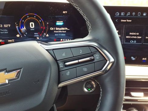 Used 2025 Chevrolet Traverse LT AWD/4WD image 31