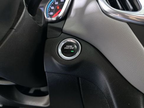 Used 2022 Chevrolet Equinox LT image 17