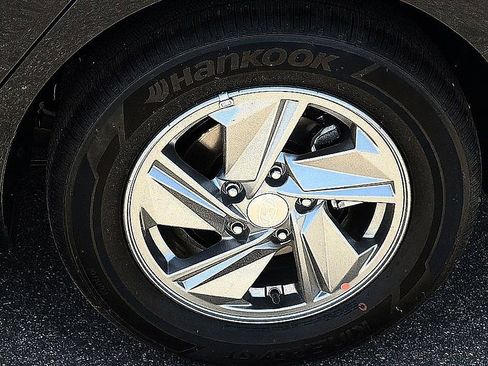 New 2026 Hyundai Elantra SE FWD image 5