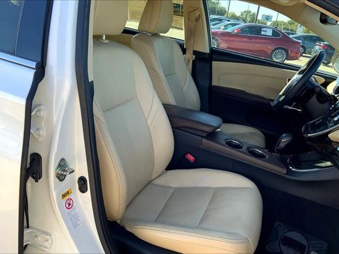 Used 2014 Toyota Avalon Limited image 8