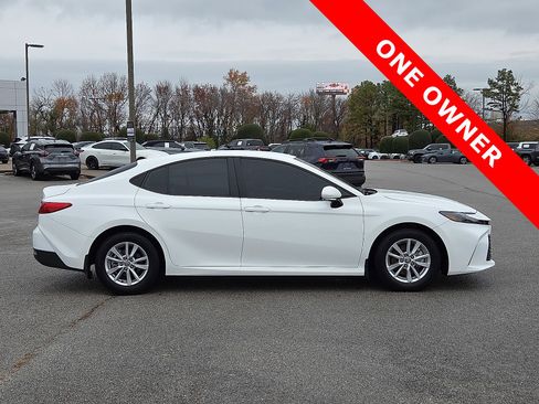 Used 2025 Toyota Camry LE image 6