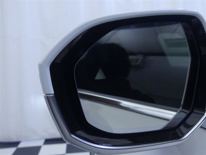 Used 2024 BMW i7 xDrive60 w/ Premium Package AWD/4WD image 27