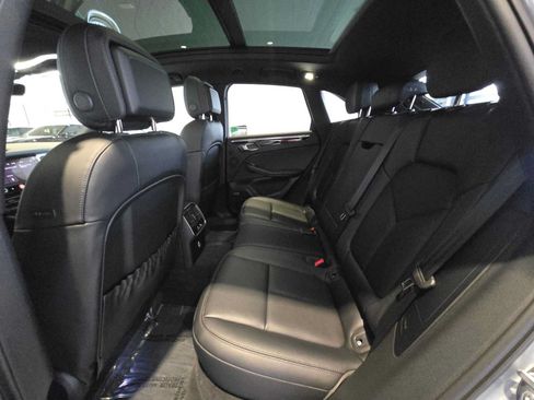 Used 2025 Porsche Macan AWD/4WD image 18