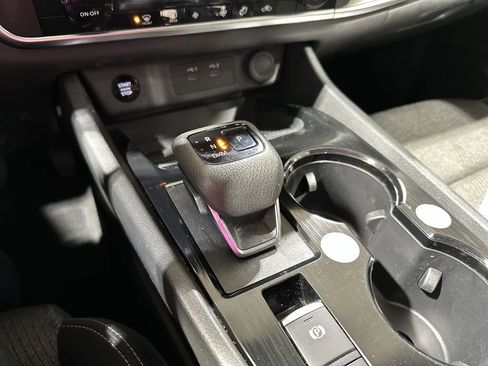 Used 2024 Nissan Rogue SV image 20