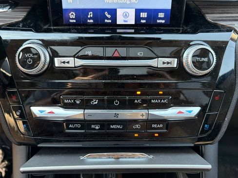 Used 2023 Ford Explorer Limited w/ Limited Technology Package AWD/4WD image 34