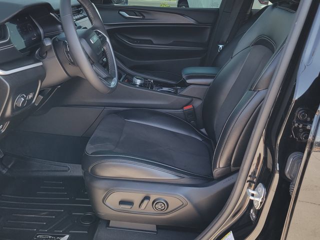 Used 2023 Jeep Grand Cherokee L Laredo AWD/4WD image 6