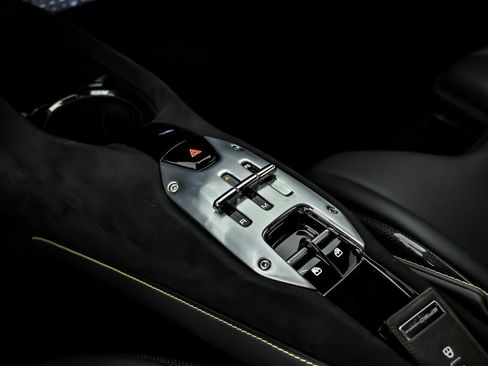 Used 2022 Ferrari SF90 Stradale image 32